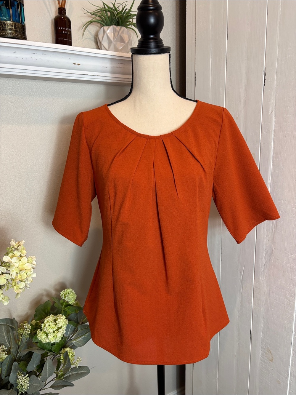 Women's Rust Pleated Scoop Neck Top
